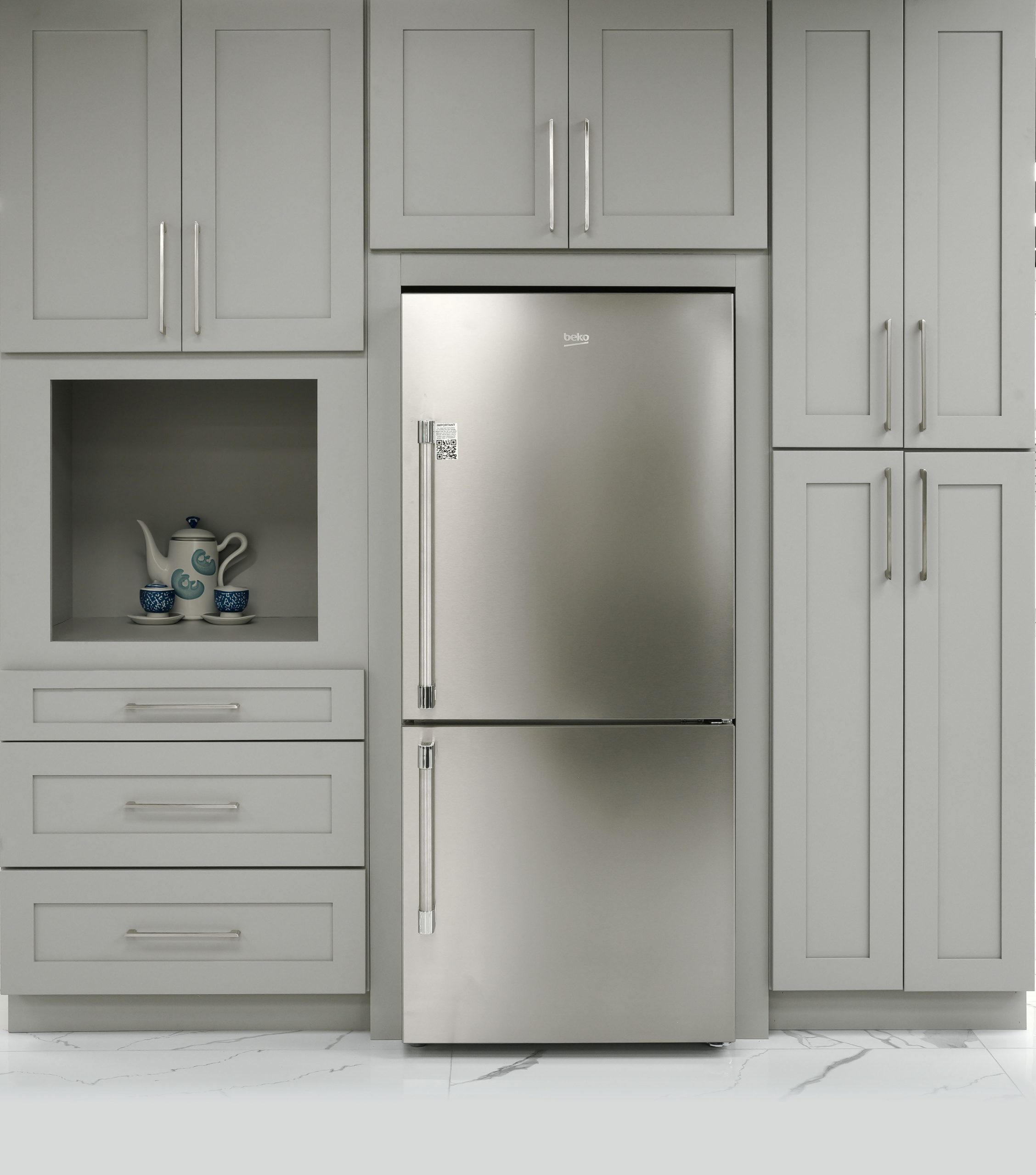 Light Grey shaker kitchen cabinets from CCC Cabinets, wholesale supplier in Chicago